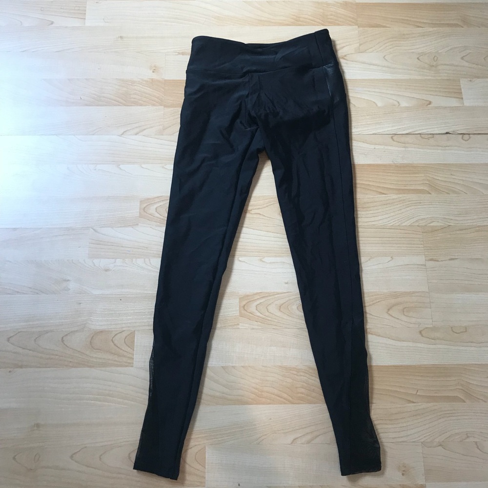 Onzie Mesh Accent Leggings